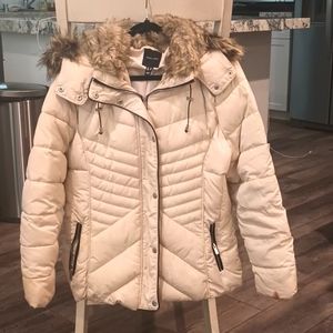 New Look creme winter coat. New without tags, Women's coat. Fur on hood.